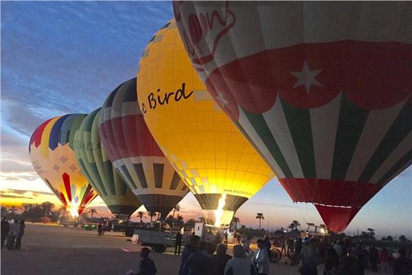 لليوم الثاني.. إلغاء رحلات البالون الطائر بالأقصر بسبب العاصفة الترابية وسوء الأحوال الجوية 